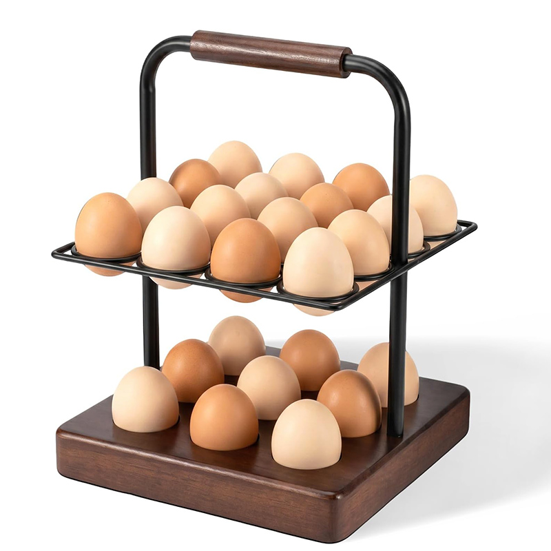 Egg Storage Holder - ที่วางไข่แบบฟาร์มเฮาส์สำหรับวางบนเคาน์เตอร์, ที่จัดระเบียบไข่ 2 ชั้น, ฐานไม้และชั้นวางโลหะสีดำด้านพร้อมที่จับไม้สำหรับจัดเก็บและโชว์